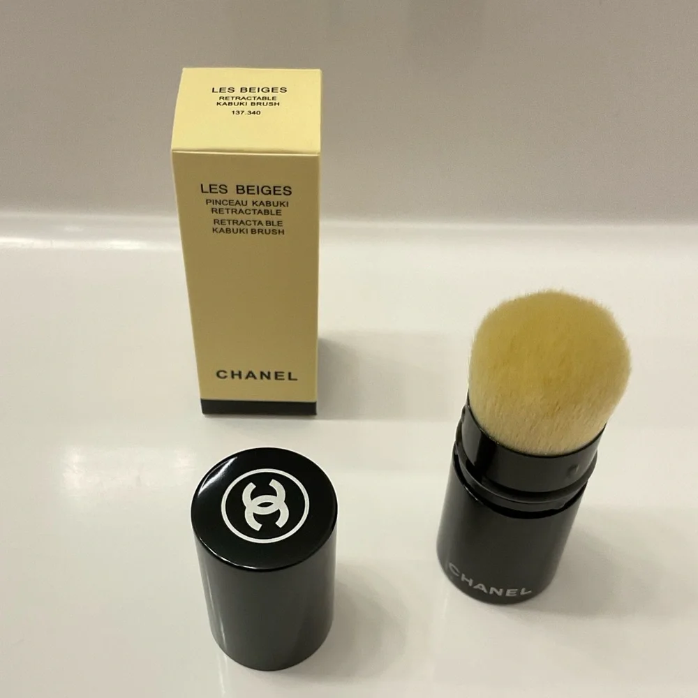 NIB CHANEL RETRACTABLE KABUKI BRUSH